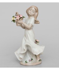 Статуэтка "Девушка с цветами" (Pavone)